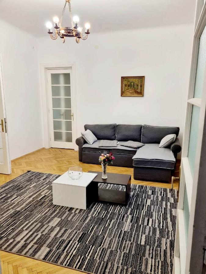 Cozy Apartment Near City Center บูคาเรสต์ ภายนอก รูปภาพ