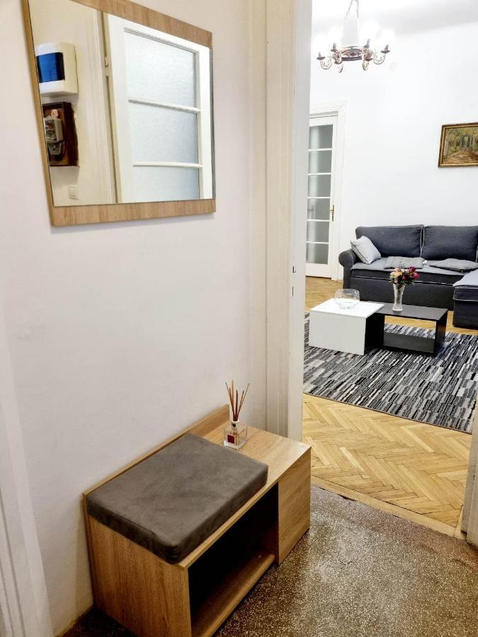 Cozy Apartment Near City Center บูคาเรสต์ ภายนอก รูปภาพ