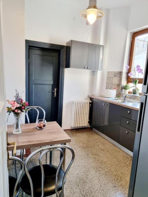 Cozy Apartment Near City Center บูคาเรสต์ ภายนอก รูปภาพ