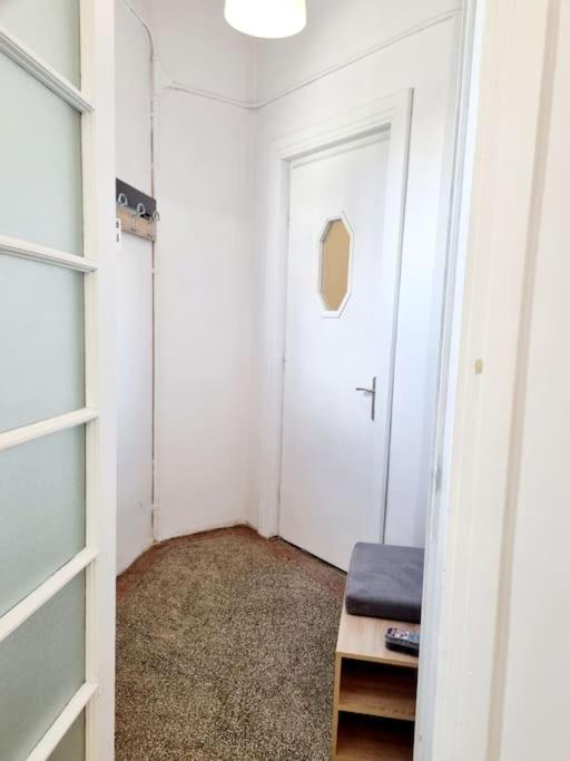 Cozy Apartment Near City Center บูคาเรสต์ ภายนอก รูปภาพ