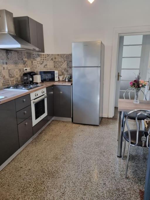 Cozy Apartment Near City Center บูคาเรสต์ ภายนอก รูปภาพ