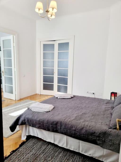 Cozy Apartment Near City Center บูคาเรสต์ ภายนอก รูปภาพ