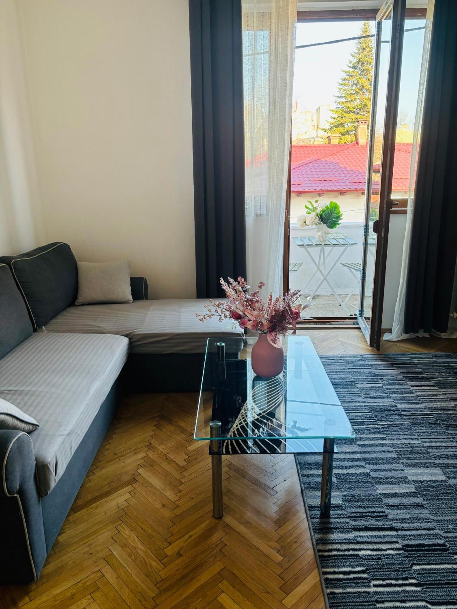 Cozy Apartment Near City Center บูคาเรสต์ ภายนอก รูปภาพ