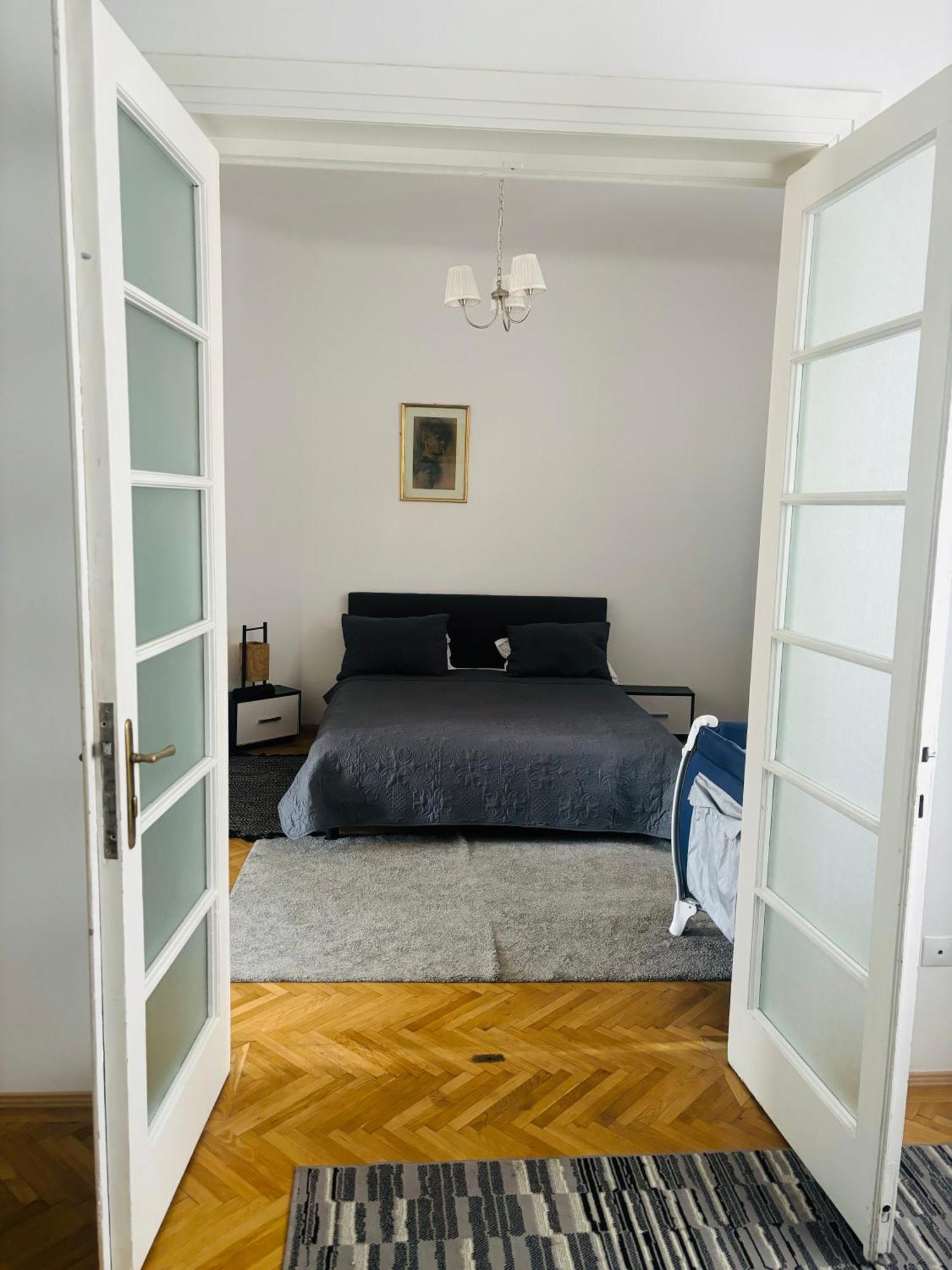 Cozy Apartment Near City Center บูคาเรสต์ ภายนอก รูปภาพ