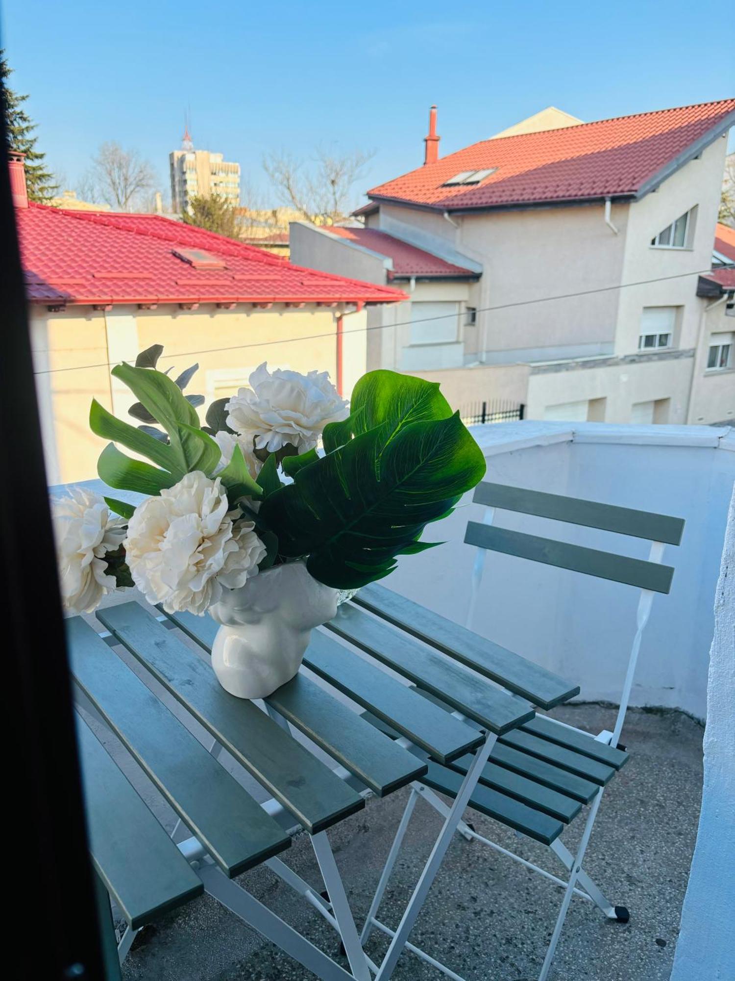 Cozy Apartment Near City Center บูคาเรสต์ ภายนอก รูปภาพ