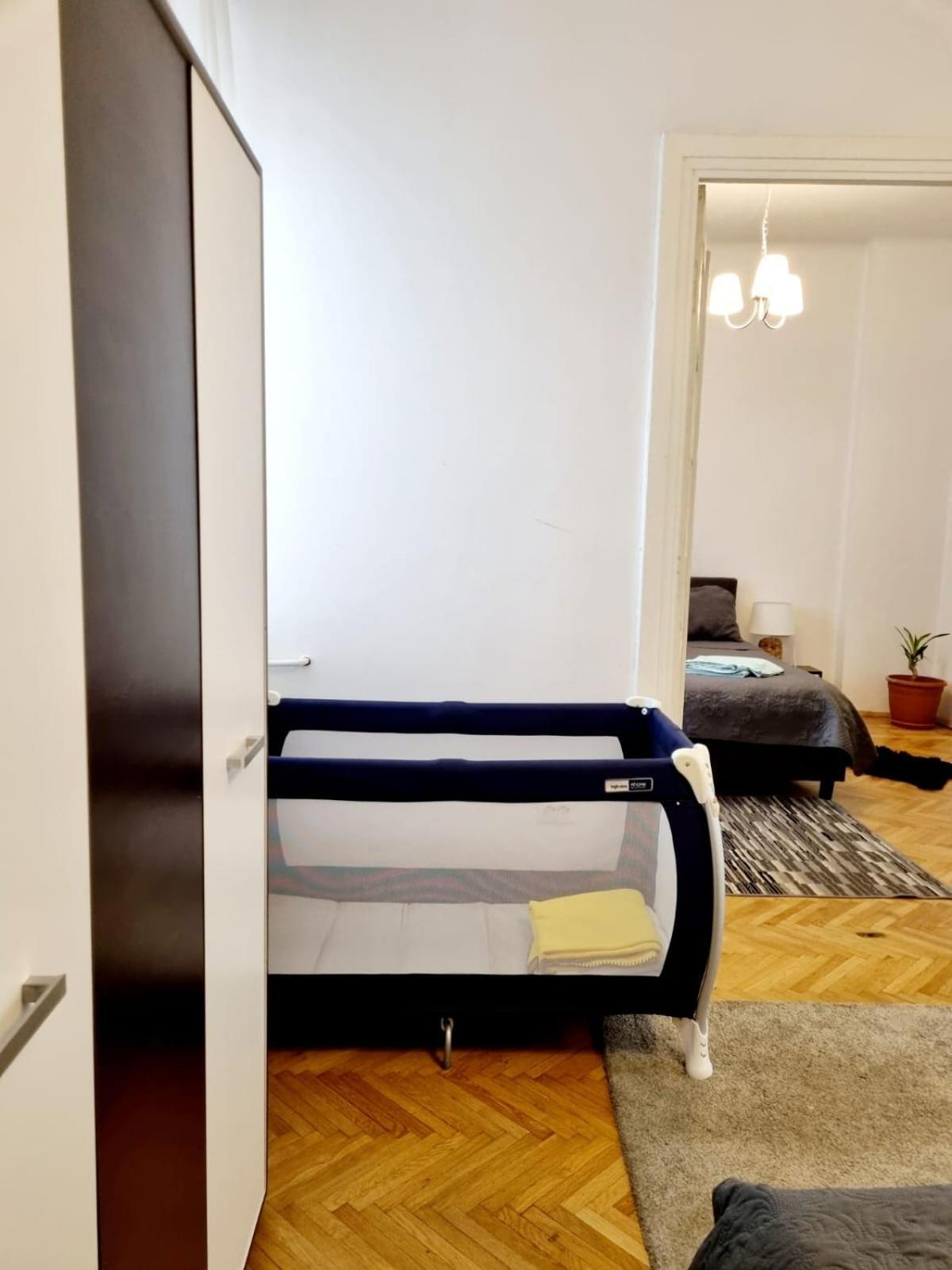 Cozy Apartment Near City Center บูคาเรสต์ ภายนอก รูปภาพ