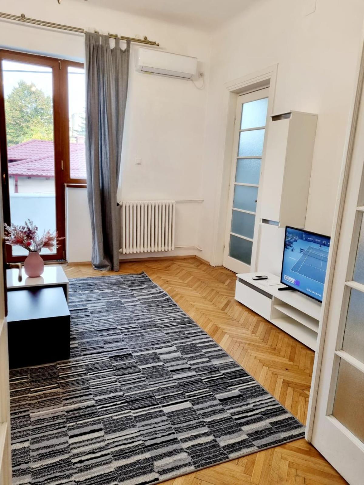 Cozy Apartment Near City Center บูคาเรสต์ ภายนอก รูปภาพ