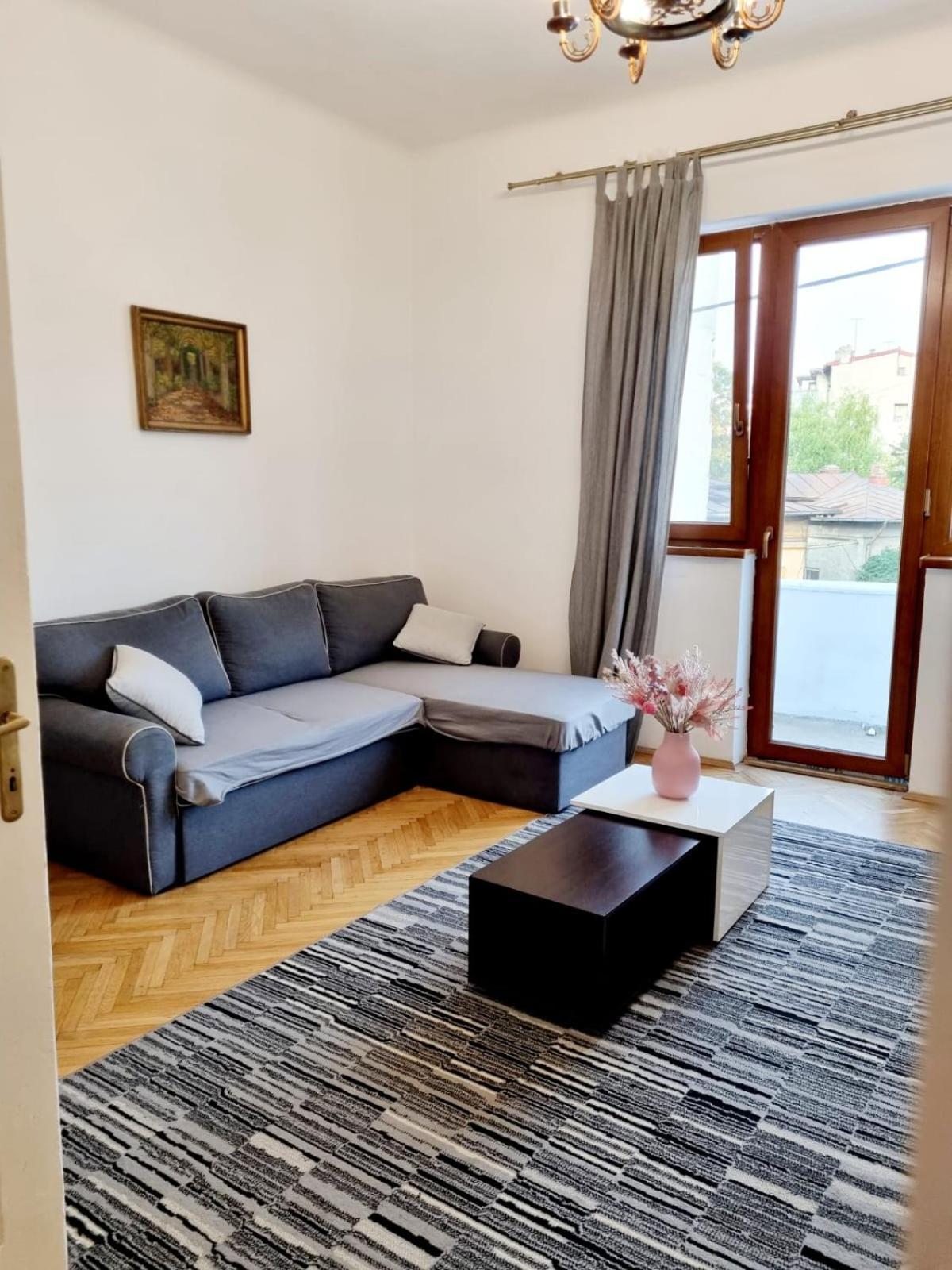 Cozy Apartment Near City Center บูคาเรสต์ ภายนอก รูปภาพ