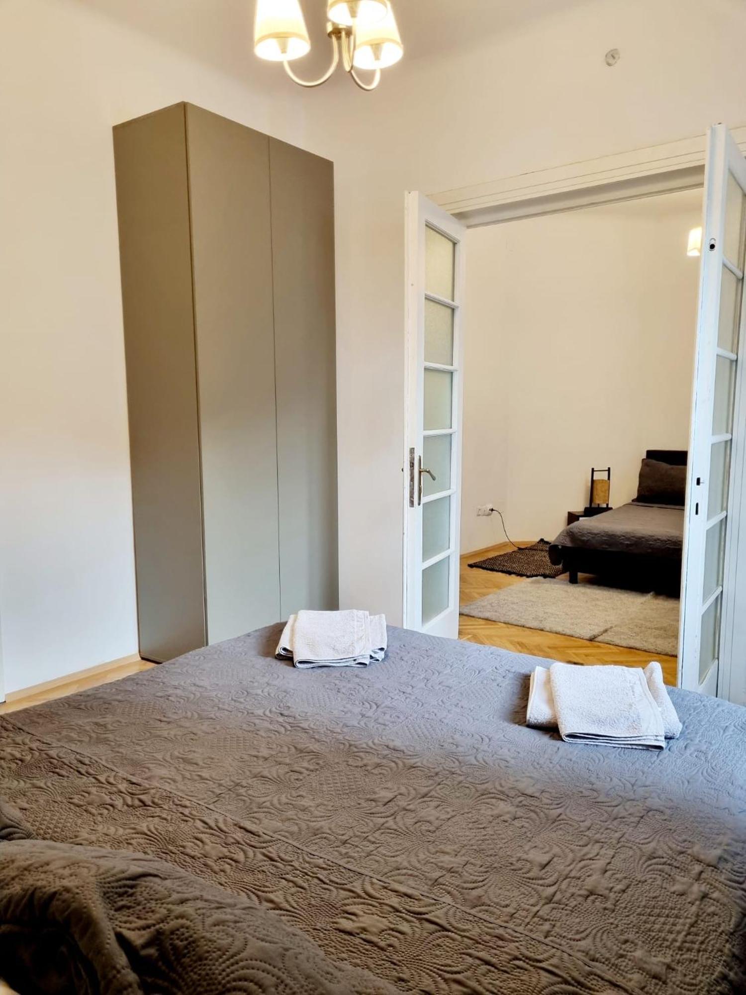 Cozy Apartment Near City Center บูคาเรสต์ ภายนอก รูปภาพ