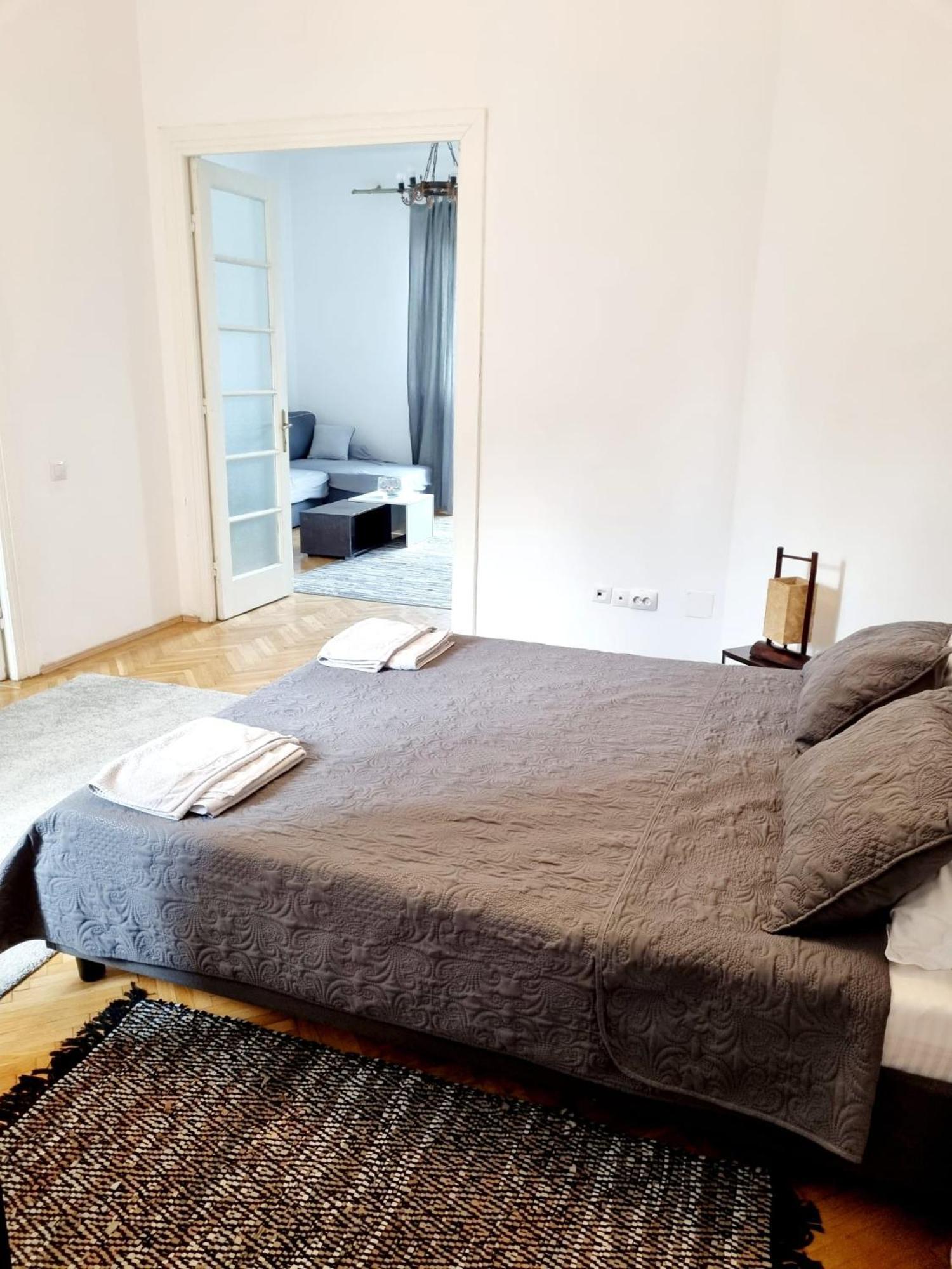 Cozy Apartment Near City Center บูคาเรสต์ ภายนอก รูปภาพ