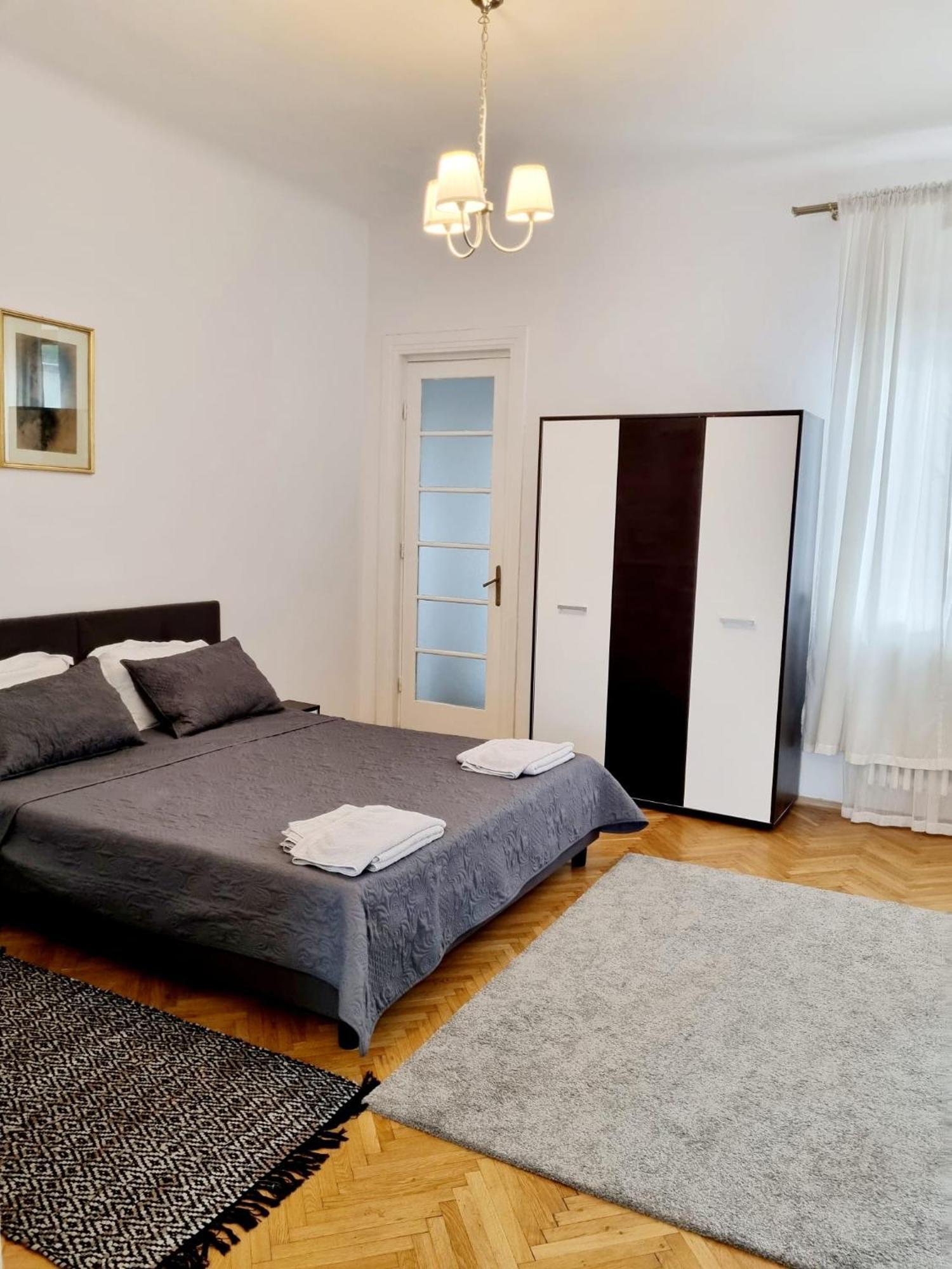 Cozy Apartment Near City Center บูคาเรสต์ ภายนอก รูปภาพ
