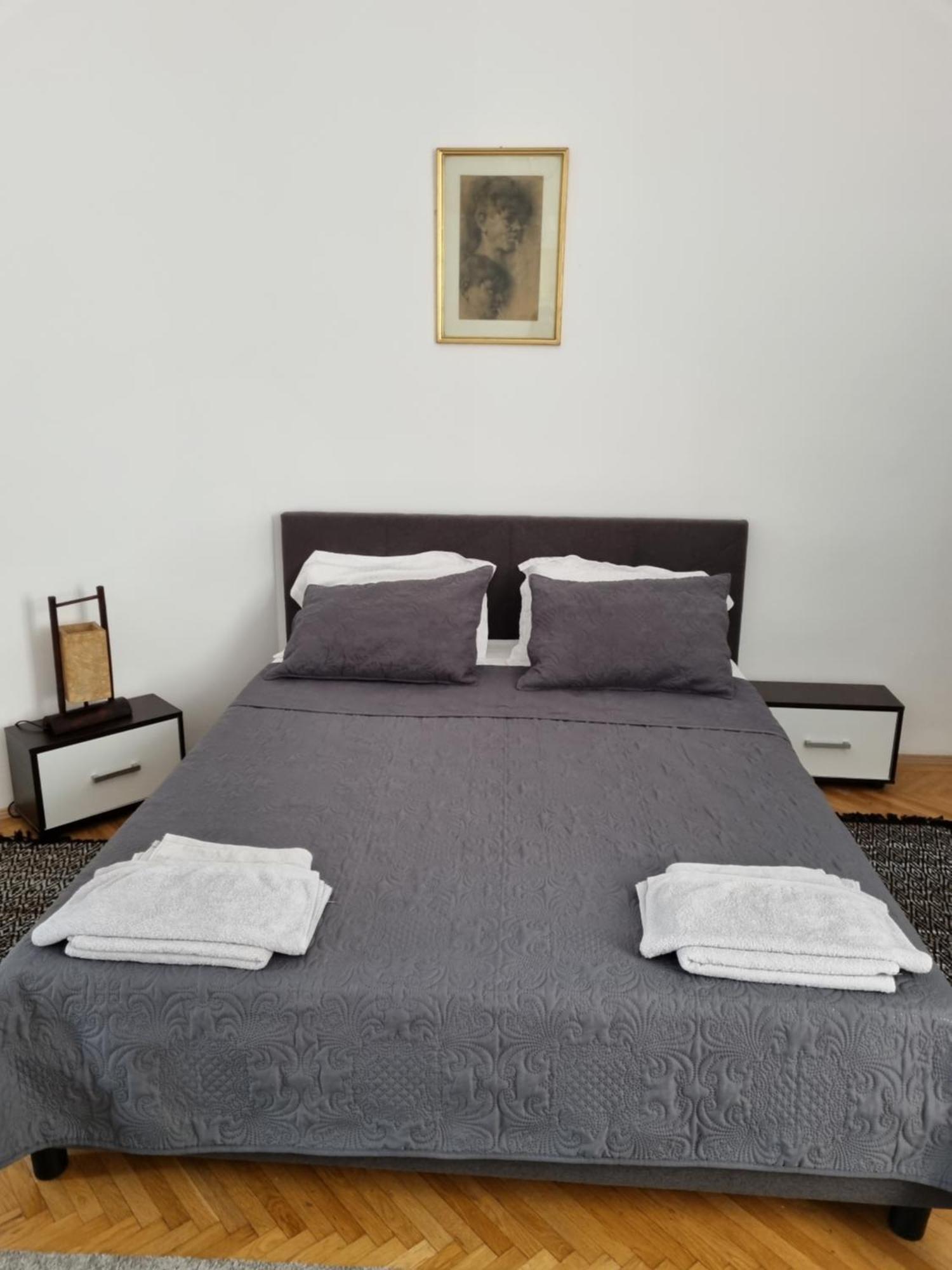 Cozy Apartment Near City Center บูคาเรสต์ ภายนอก รูปภาพ